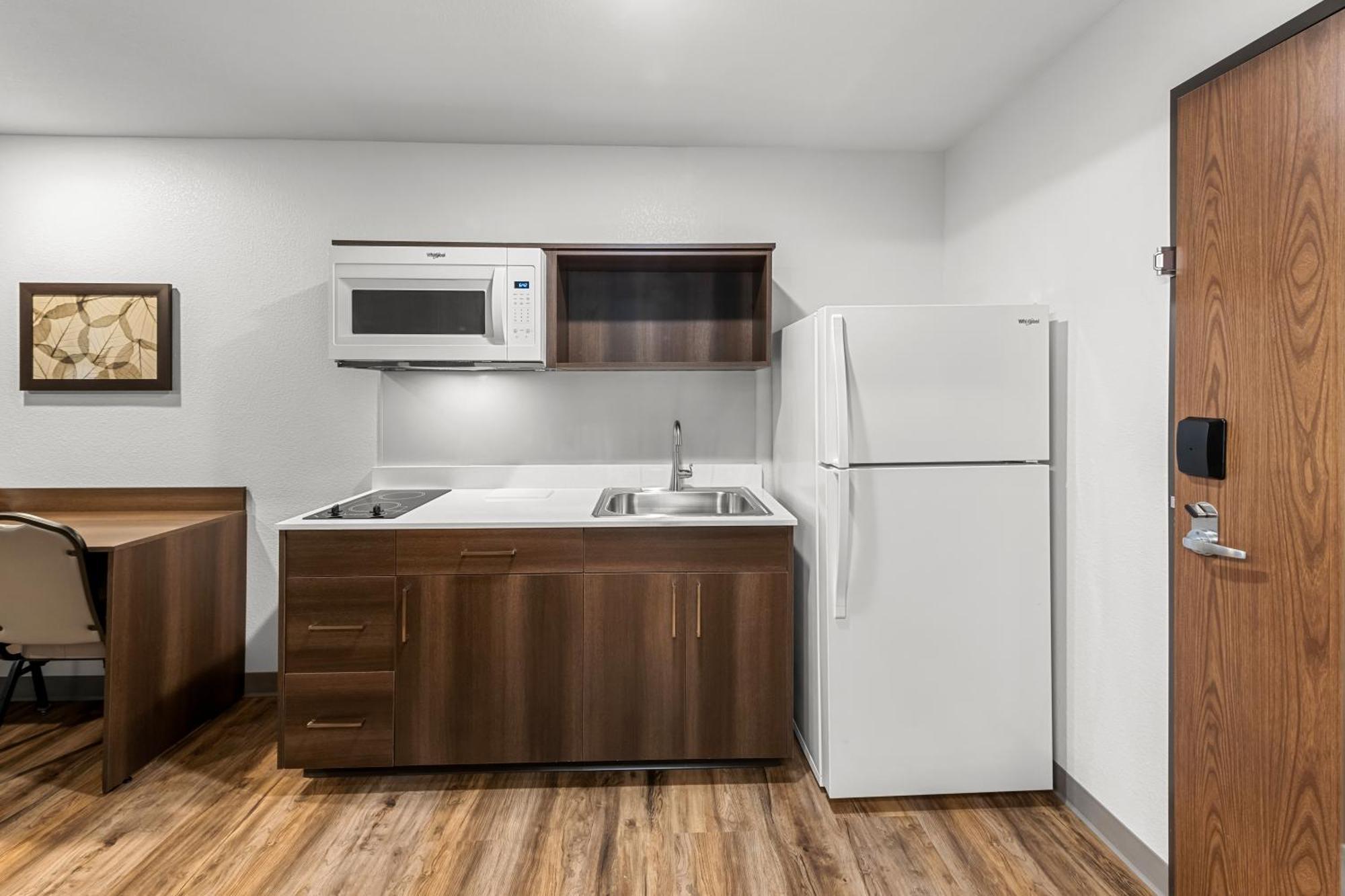 Woodspring Suites Kansas City Airport Exterior photo