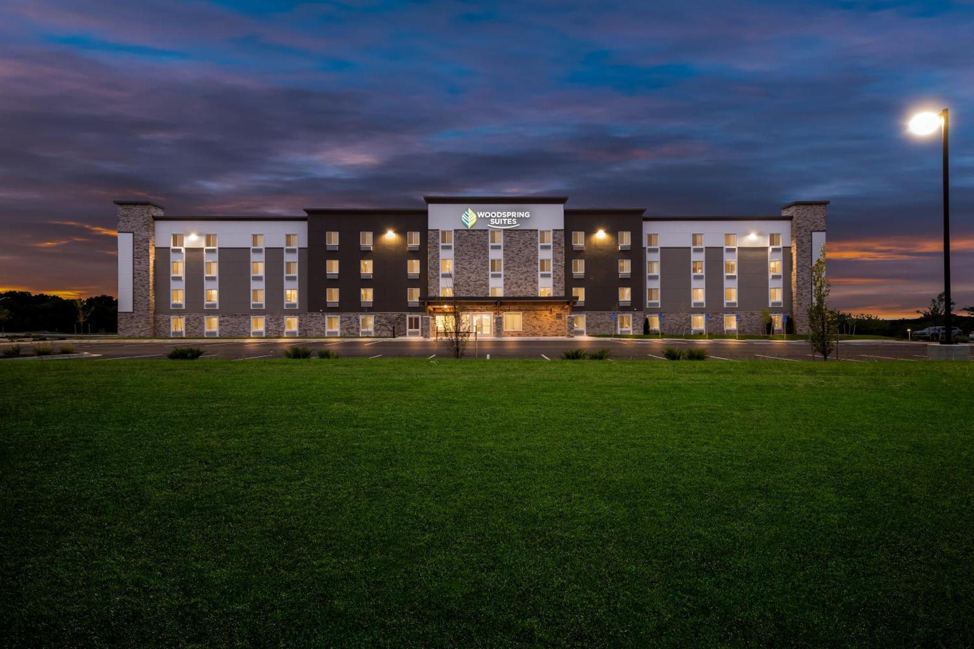 Woodspring Suites Kansas City Airport Exterior photo