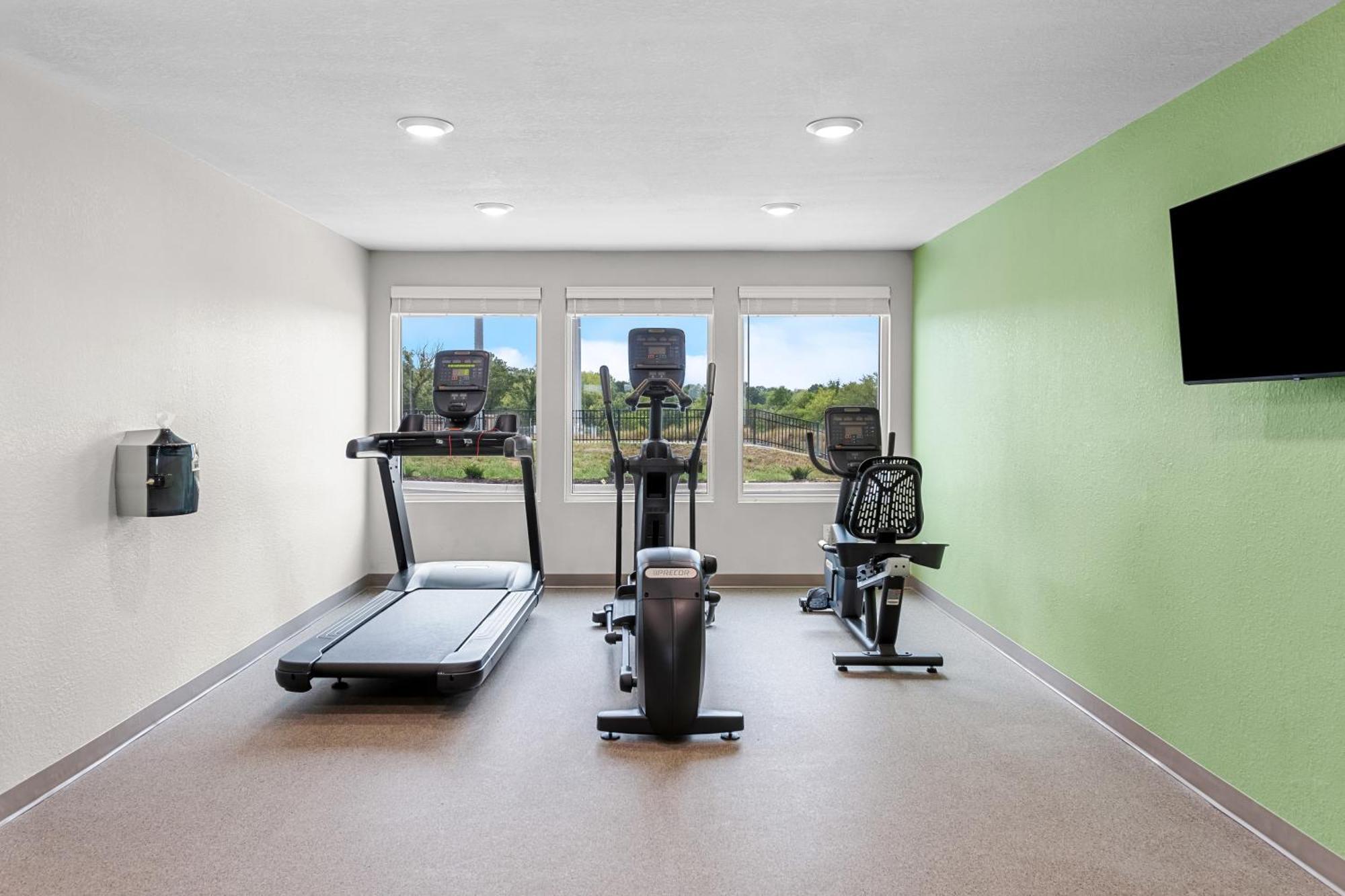 Woodspring Suites Kansas City Airport Exterior photo