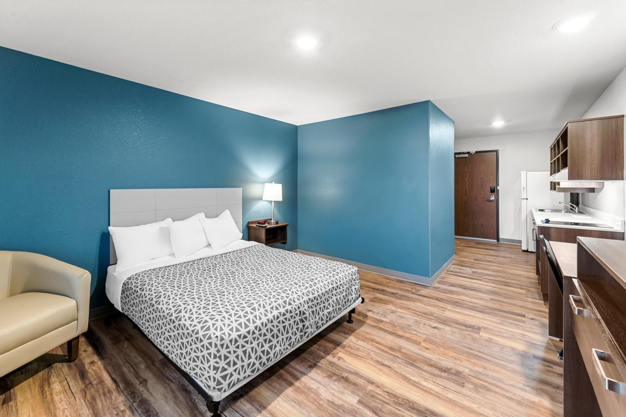 Woodspring Suites Kansas City Airport Exterior photo