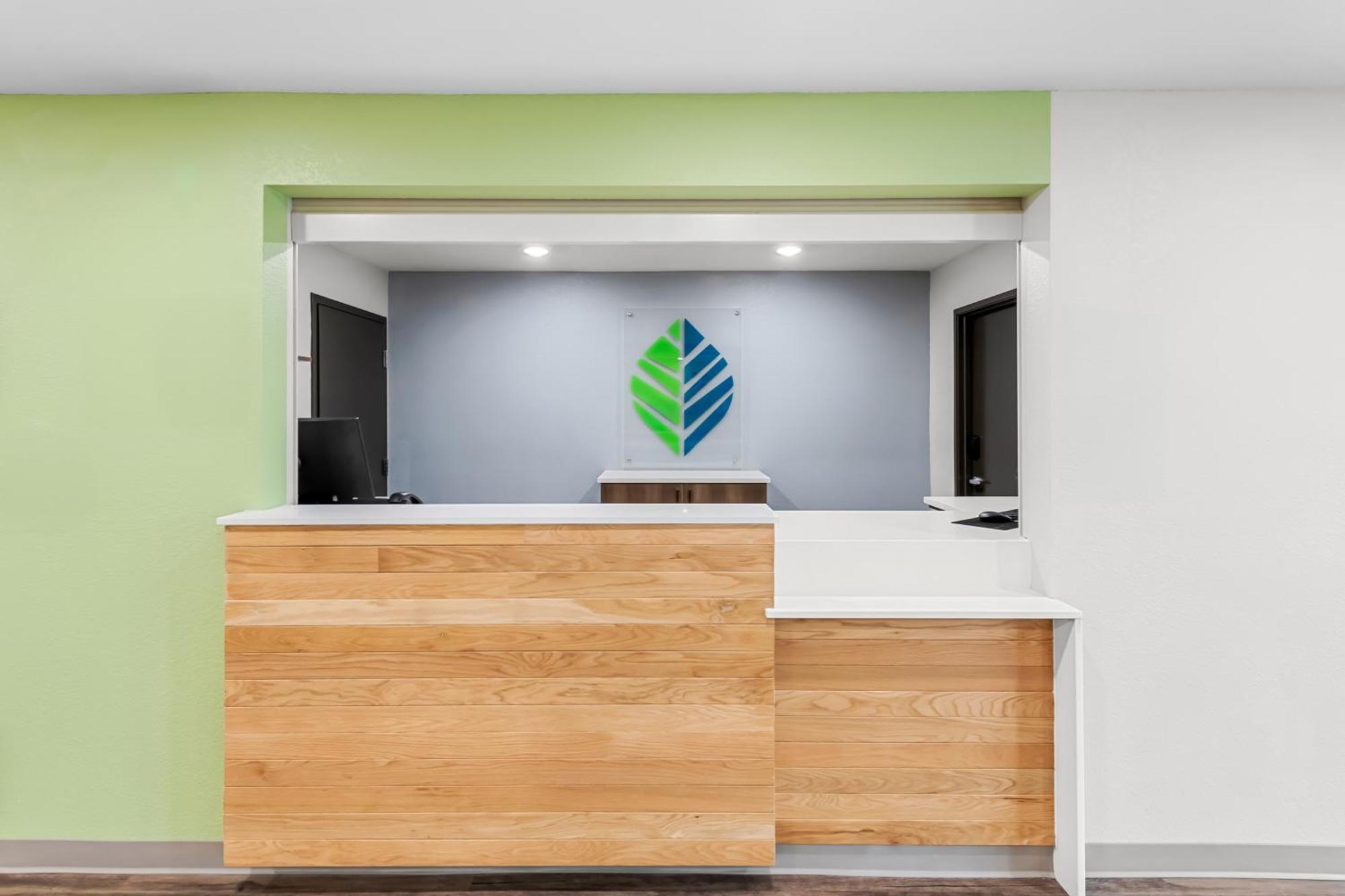 Woodspring Suites Kansas City Airport Exterior photo